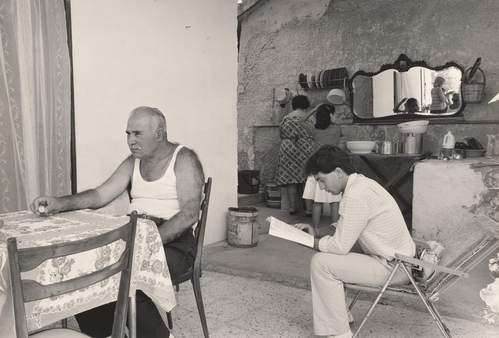 Family, Montelepre, Sicily, Thomas Roma, 1984