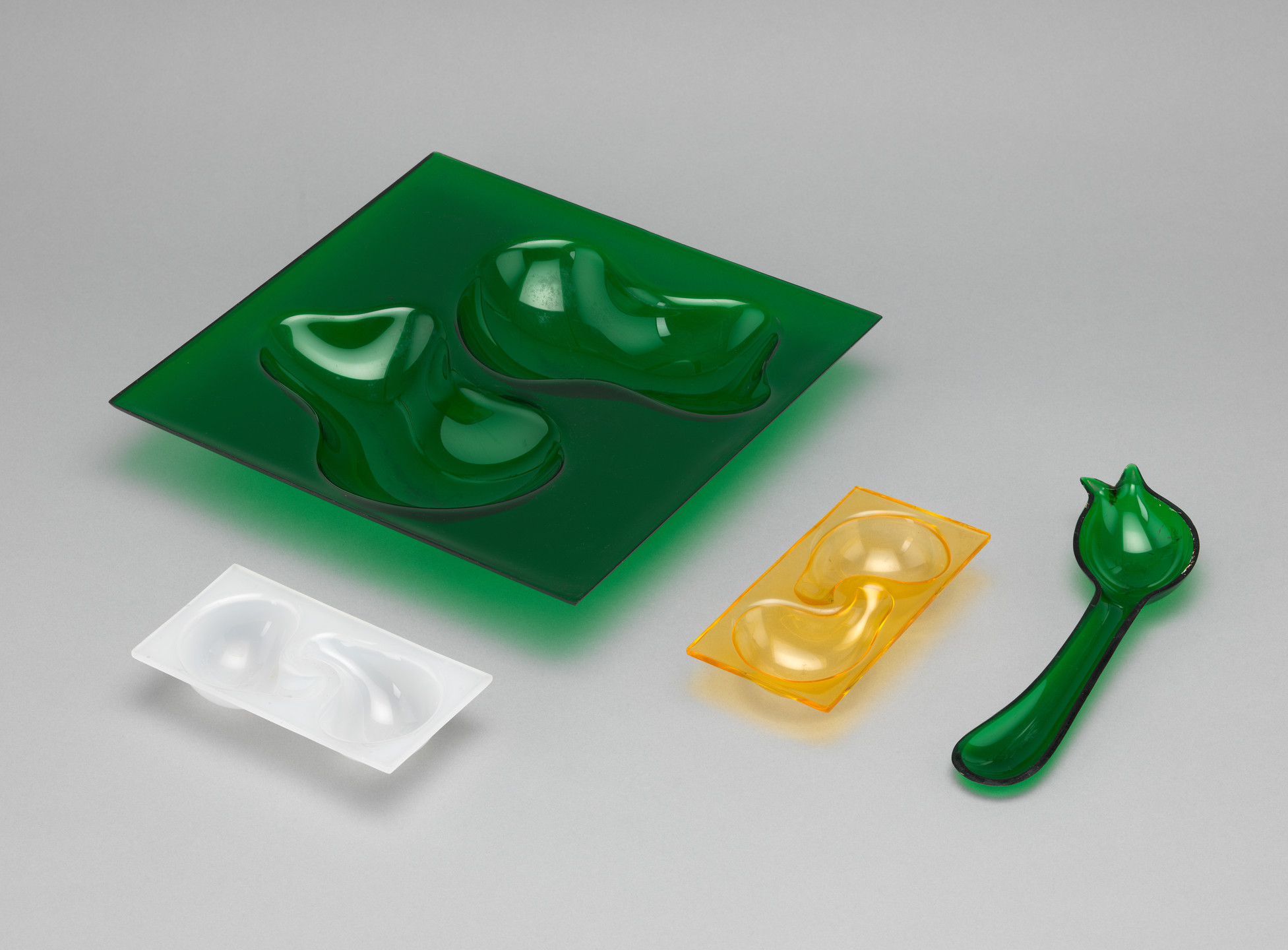 Eva Zeisel. Cloverware serving set. 1947