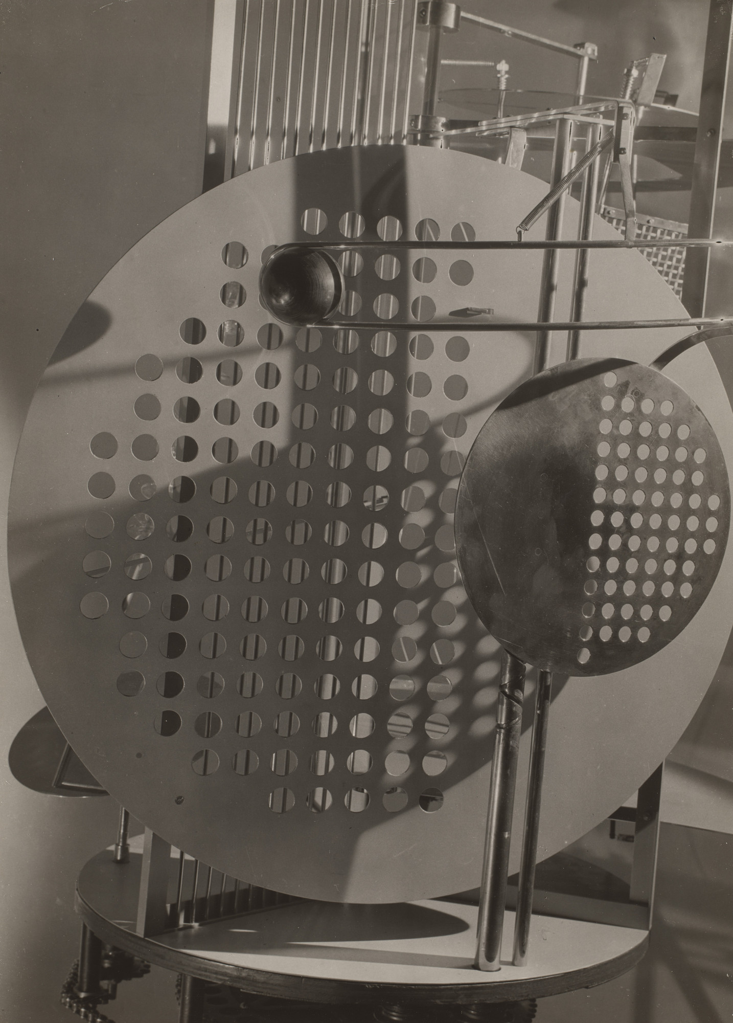 László Moholy-Nagy. A Lightplay: Black White Gray
