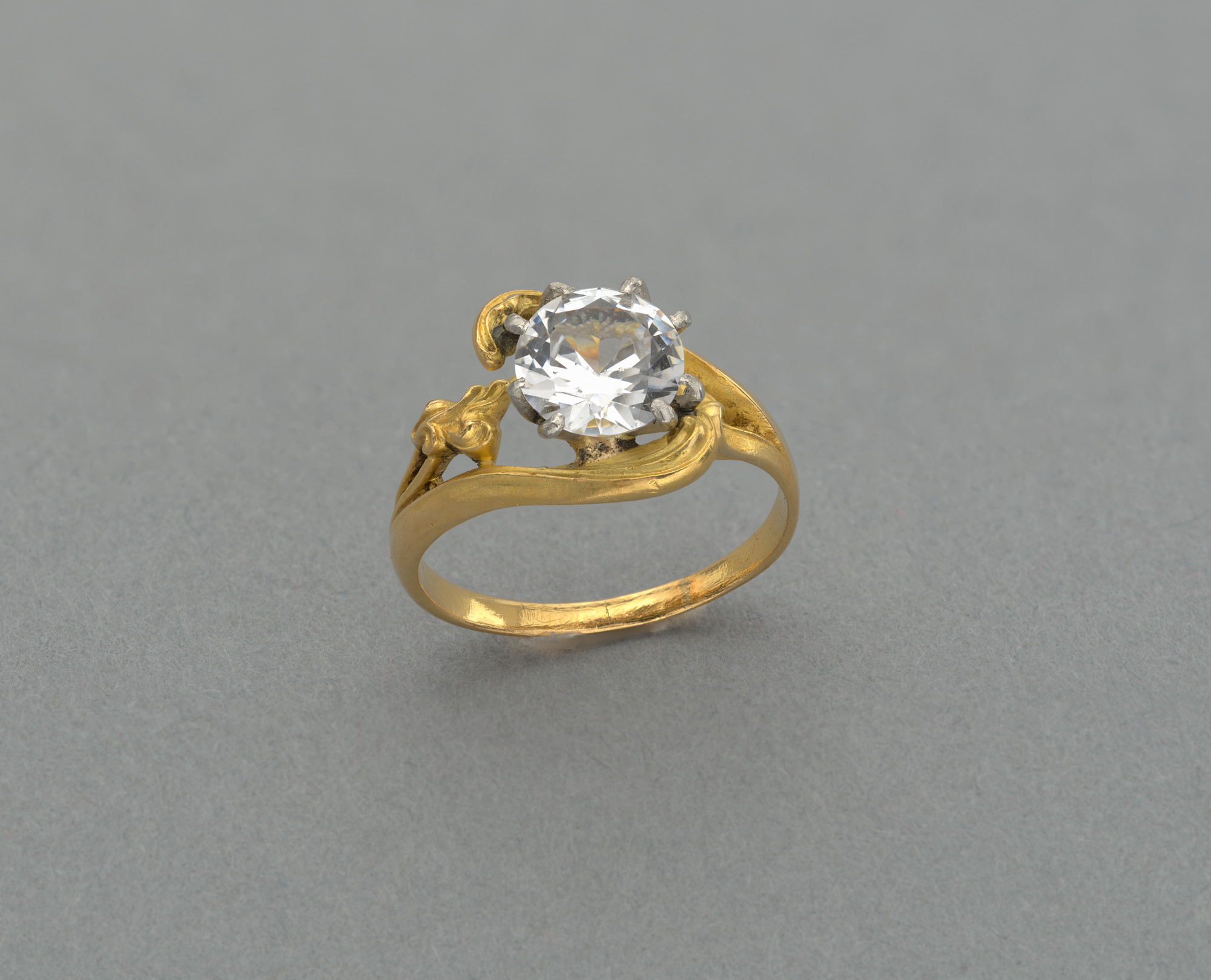 Hector Guimard. Ring
