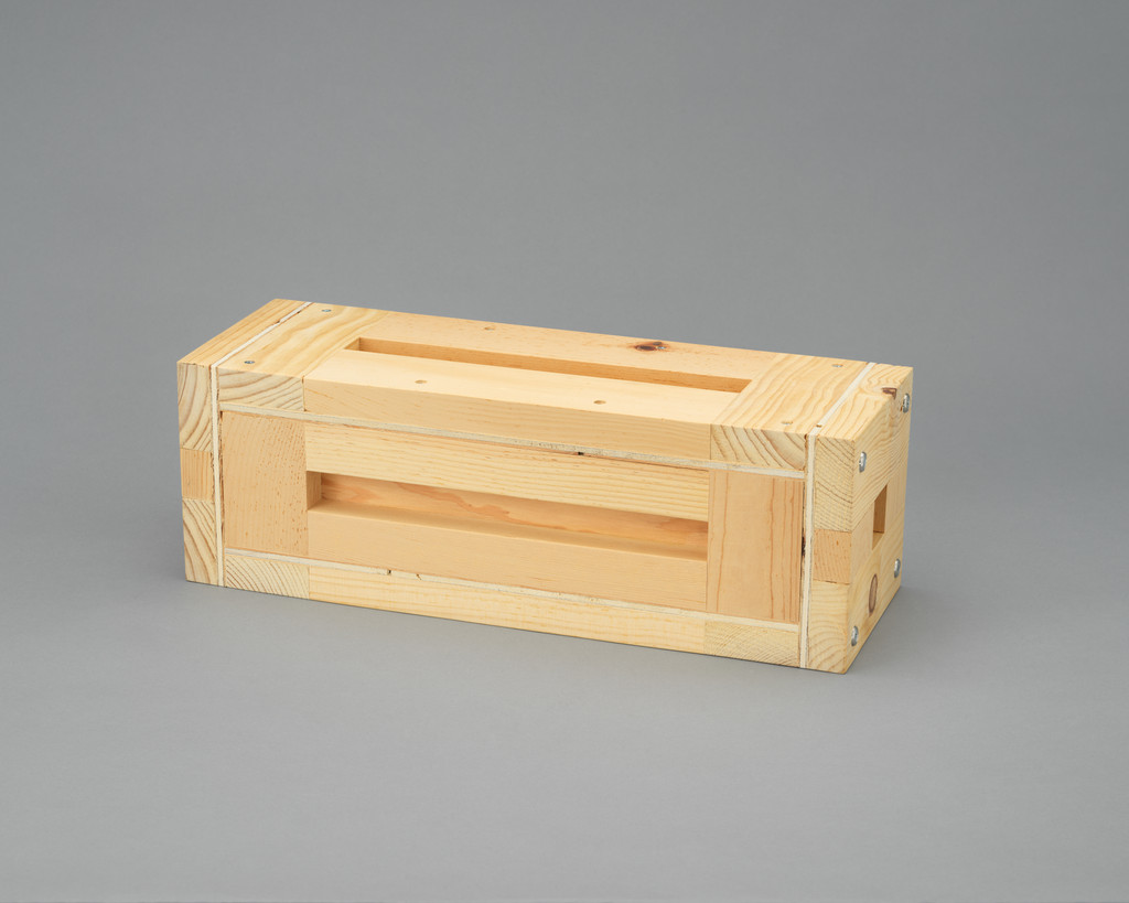Untitled (1000 Cubic Inches) (for Parkett no. 46)