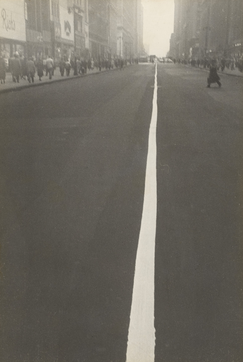 Robert Frank. Street Line, New York. 1948