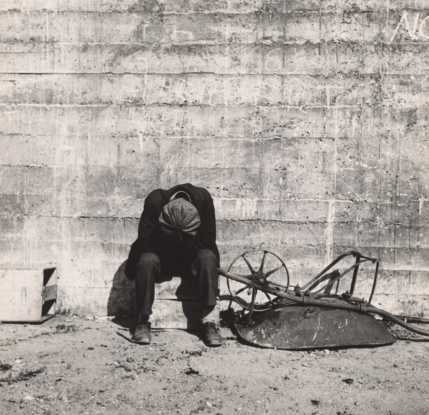 Dorothea Lange. Man beside Wheelbarrow, San Francisco. 1934