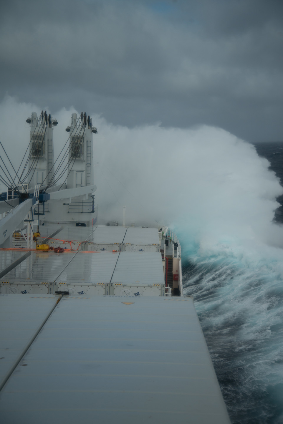 Enrique Ramírez. Ocean 33 ° 02&#39;47 &#34;S / 51 ° 04&#39;00” N. 2013