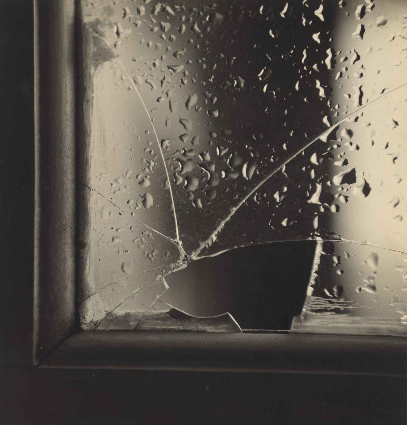 Maria Helena Valente da Cruz. The Broken Glass (O vidro partido). c. 1952