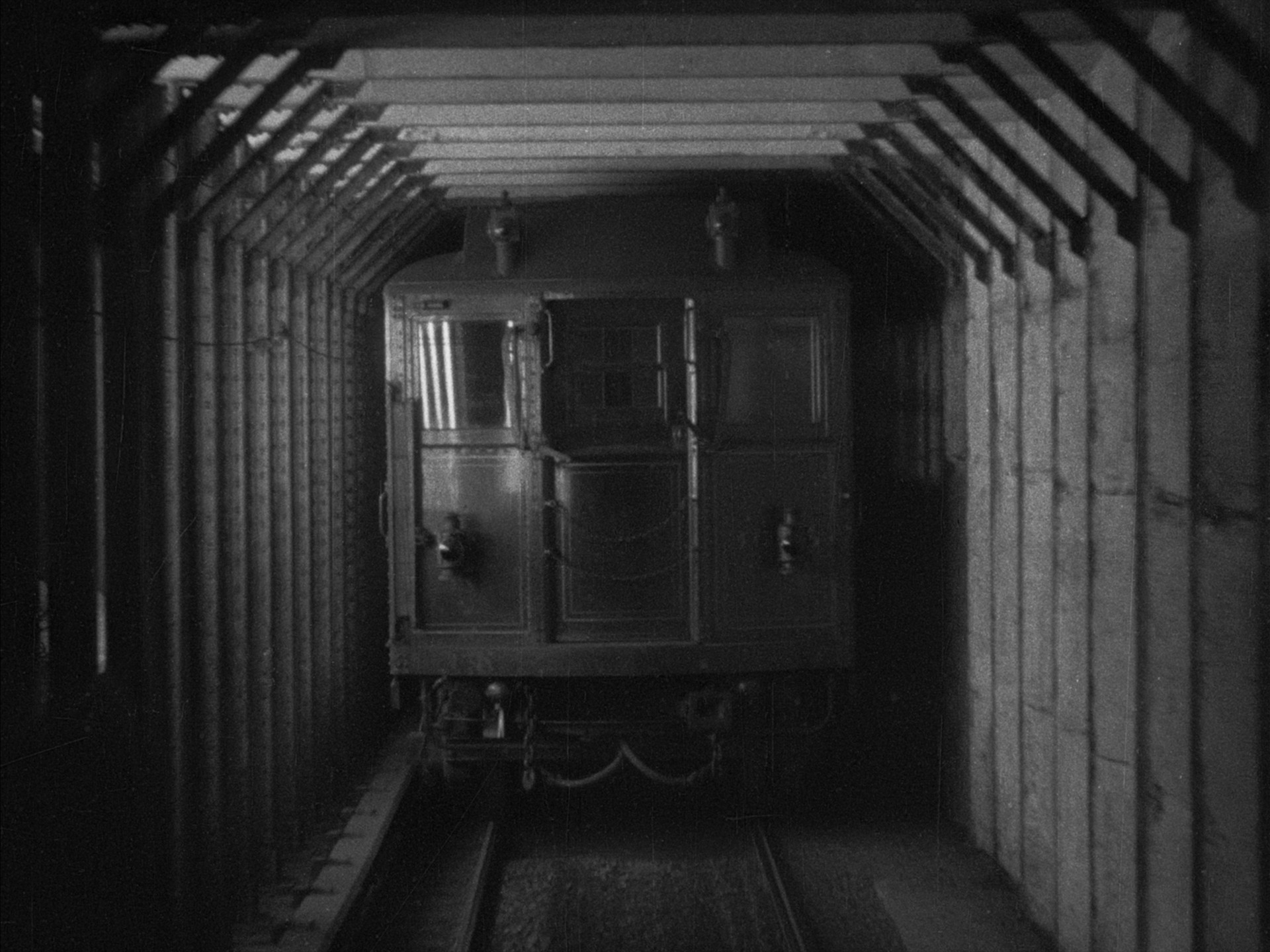 American Mutoscope and Biograph Company, G. W. Bitzer, F. A. Dobson. Interior N.Y. Subway, 14th Street to 42nd Street. 1905