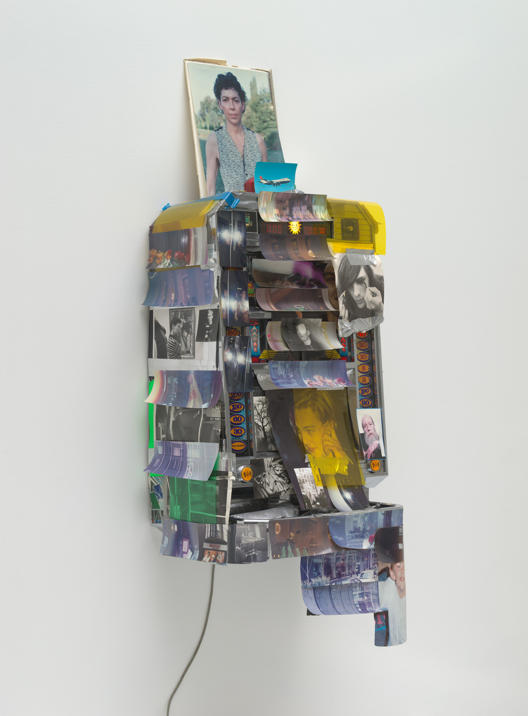 Isa Genzken. Spielautomat (Slot Machine). 1999