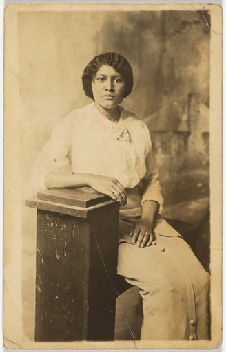 Unidentified photographer. Untitled. April 1914