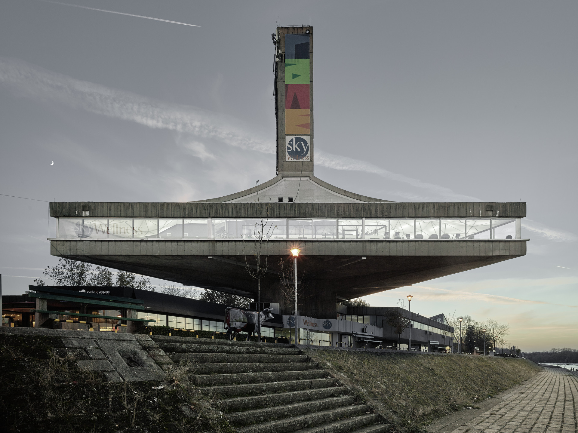 Valentin Jeck, Ivan Antić. &#34;Danube Flower&#34; restaurant, Belgrade, Serbia. 2016