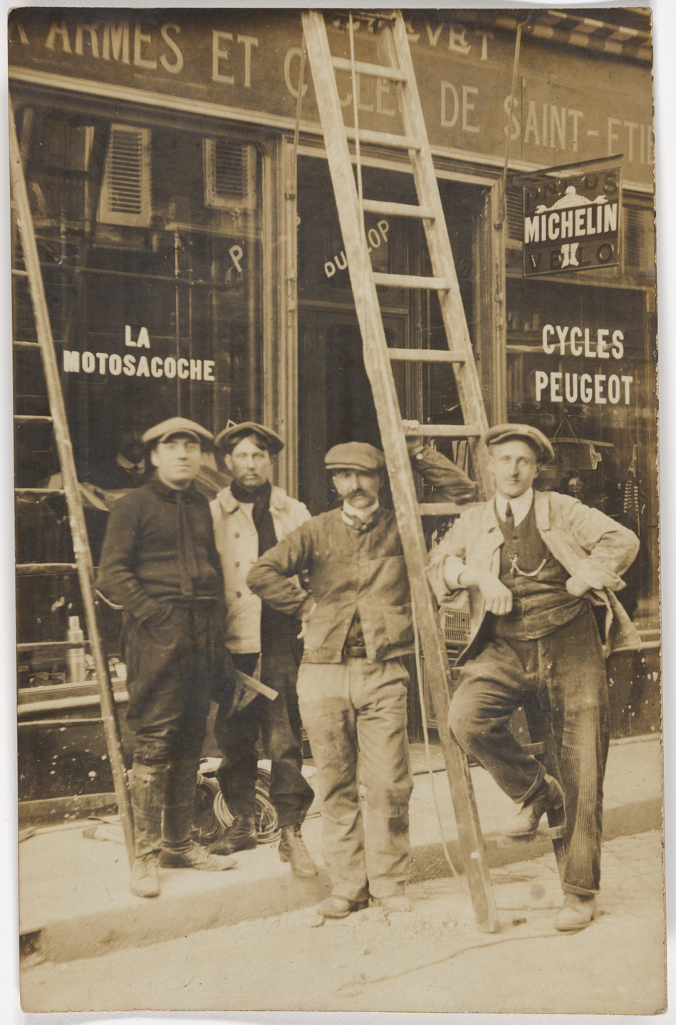 CPA Manufact. d'Armes et Cycles de St-ÉTIENNE - Atelier des Fraiseuses (210864