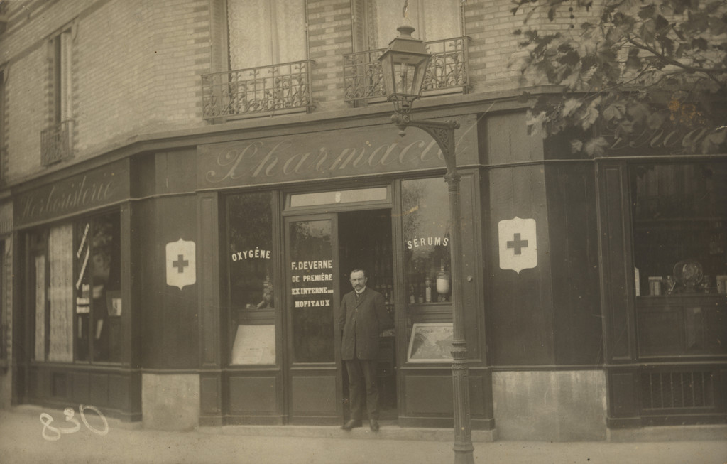 Pharmacie – herboristerie, F. Deverne, Angle de la rue de Charlebourg,  La Garenne-Colombes