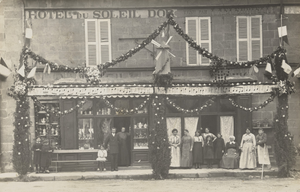 Hôtel du Soleil d’Or, Tenu par Lafleurielle ,  Buxières-les-Mines