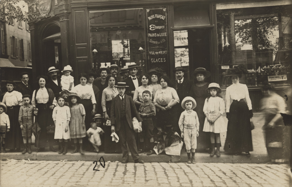Boulangerie, Maison Georges, 75, avenue de Clichy, angle rue la Condamine, Paris