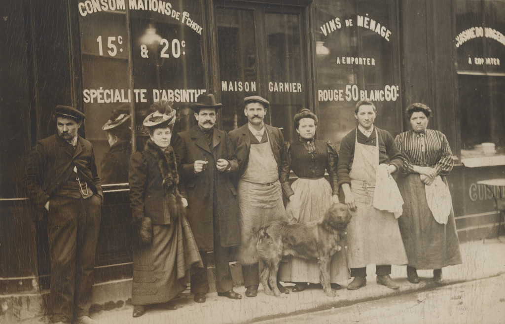 Maison Garnier, Spécialité d’absinthe, Vins de ménage à emporter,1, passage de la Ferme Saint-Lazare, Plaque Guilleminot,  Paris,