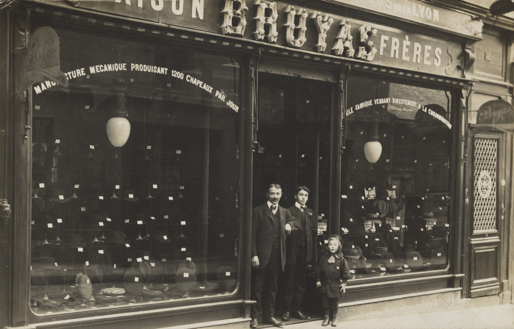 Chapellerie Bruyas Frères, Manufacture mécanique, produisant 1200 chapeaux par jour, 8, rue de la Barre, Lyon