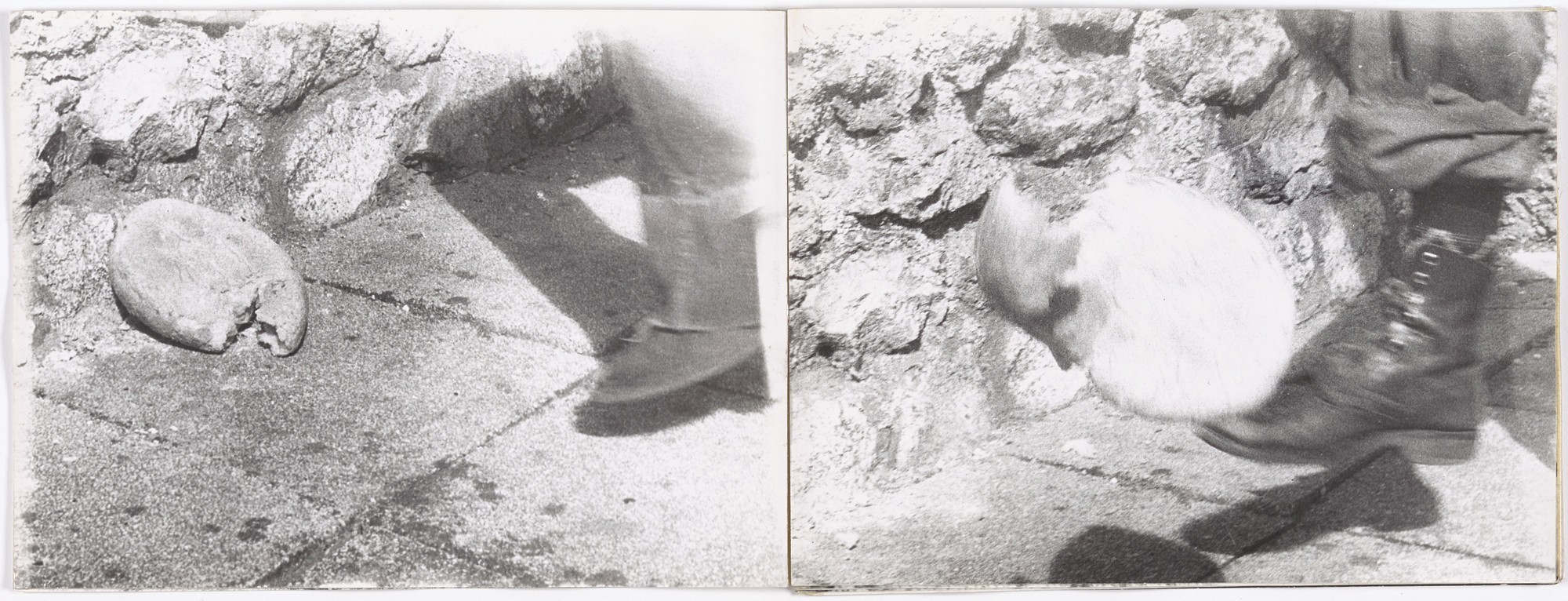 Mladen Stilinović. Odnos Noga Kruh. 1979