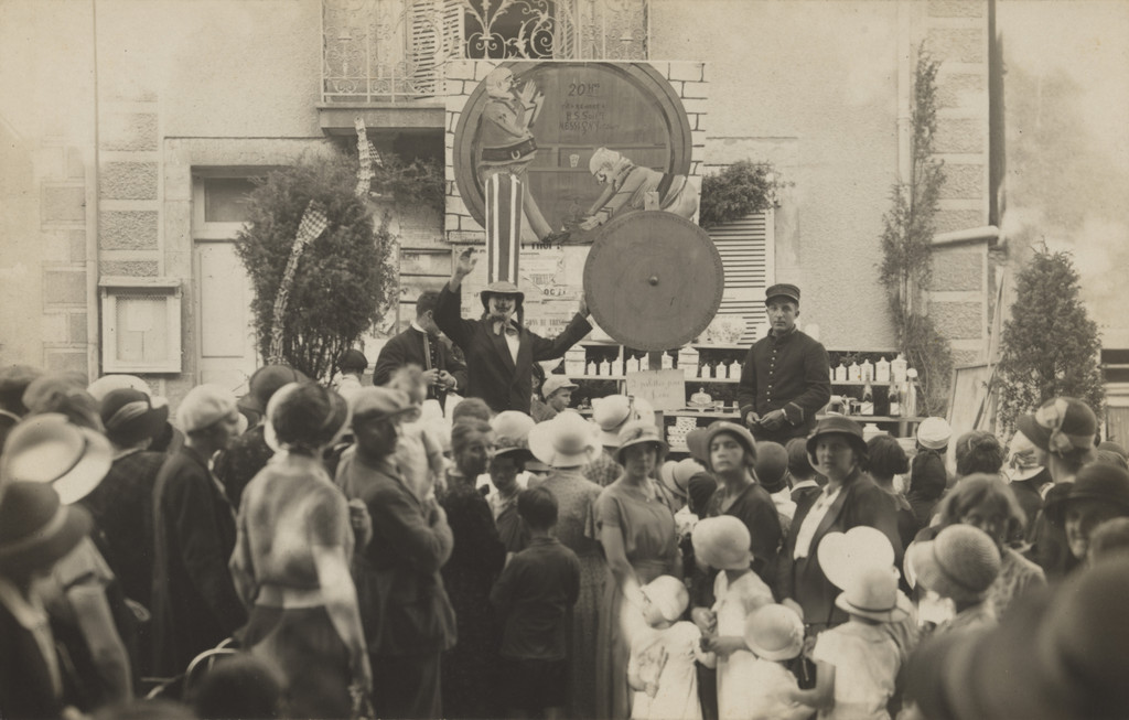 Une démonstration, Place du Village,  Messigny