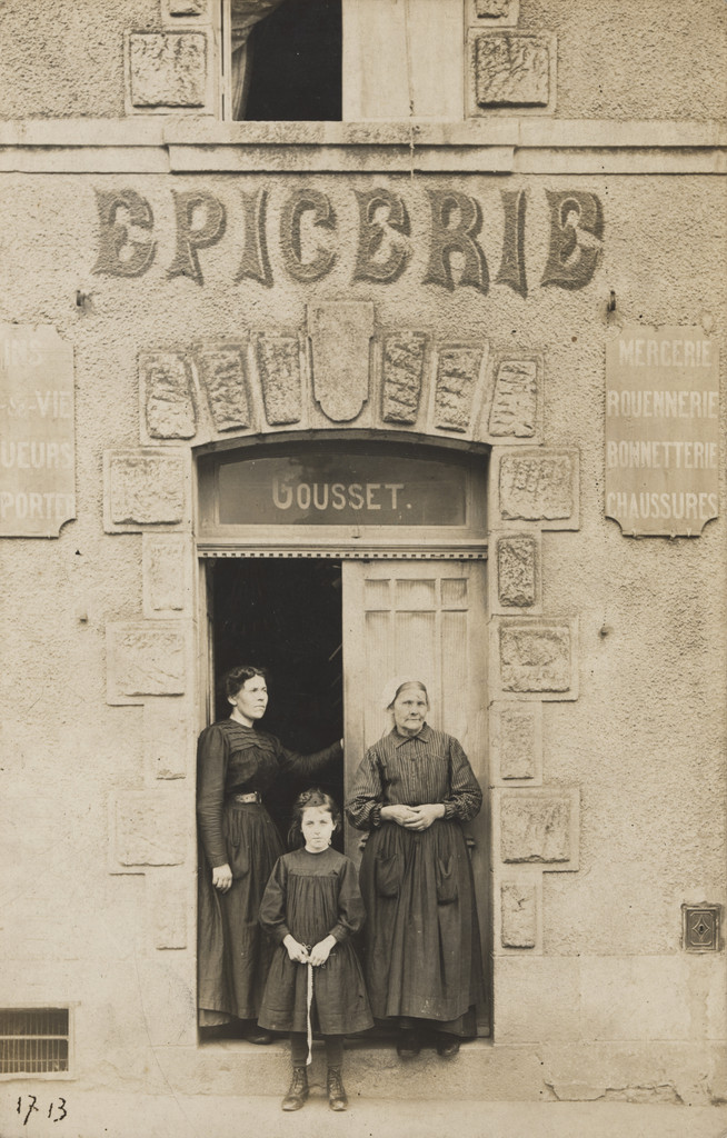 Épicerie, Mercerie - rouennerie - bonnetterie – chaussures, Mme Gousset, Plaque Guilleminot,  Lorient