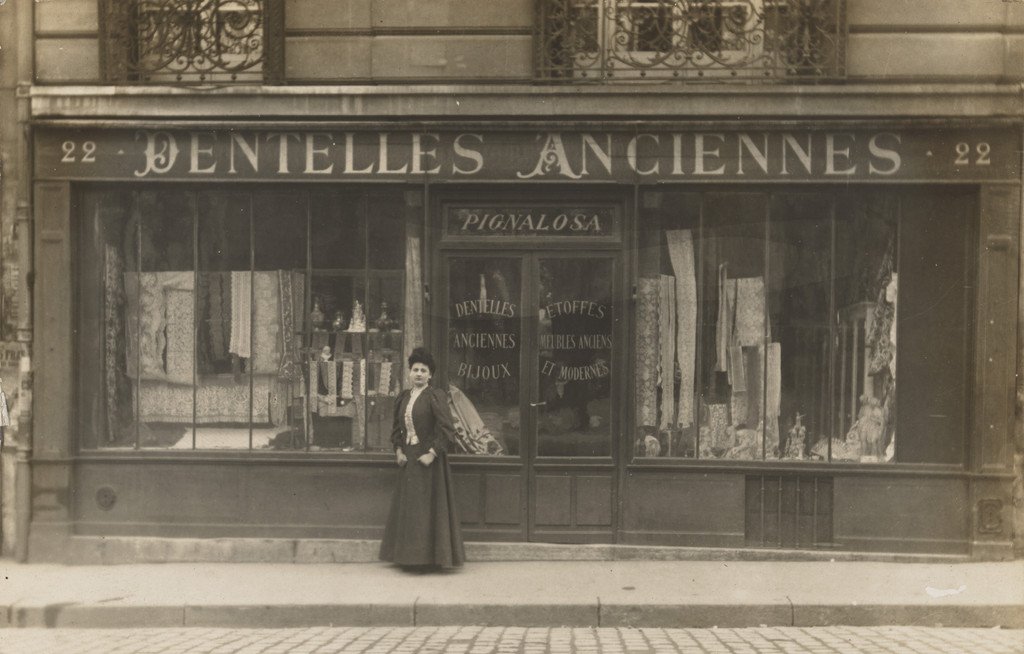 Pignalosa, Dentelles anciennes, Bijoux – étoffes, 22, rue Troyon, Paris