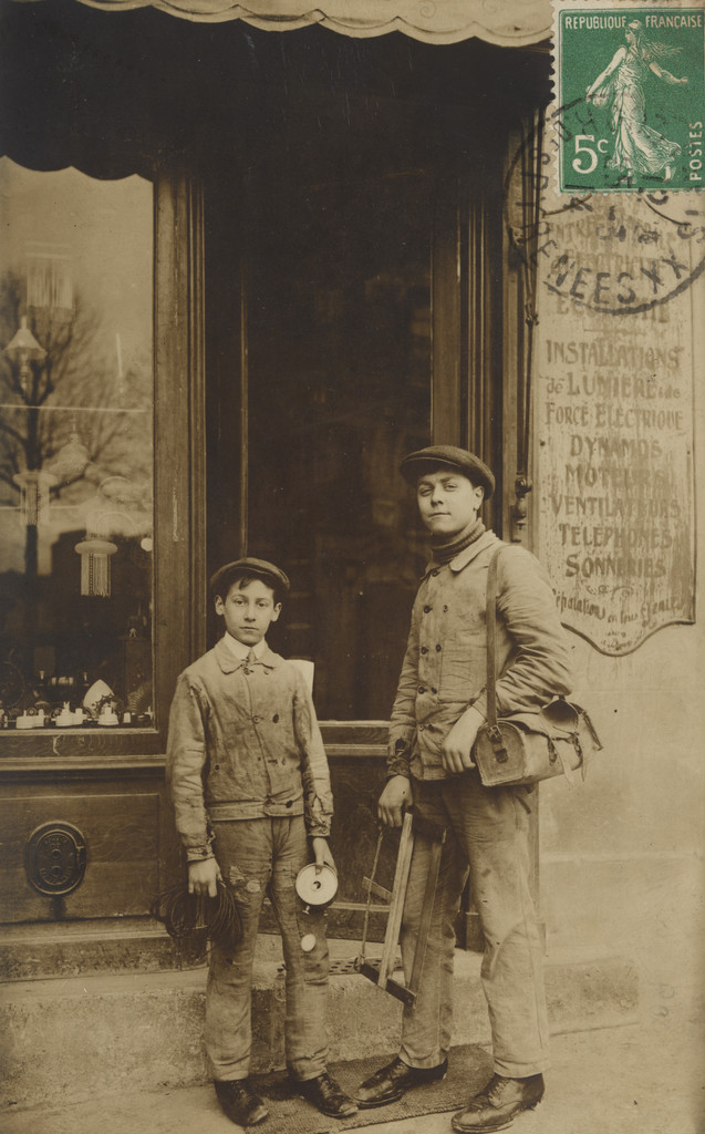 Électricien, Installations de lumière, Dynamos - moteurs – sonneries,14, rue de Saint-Senoch, Paris