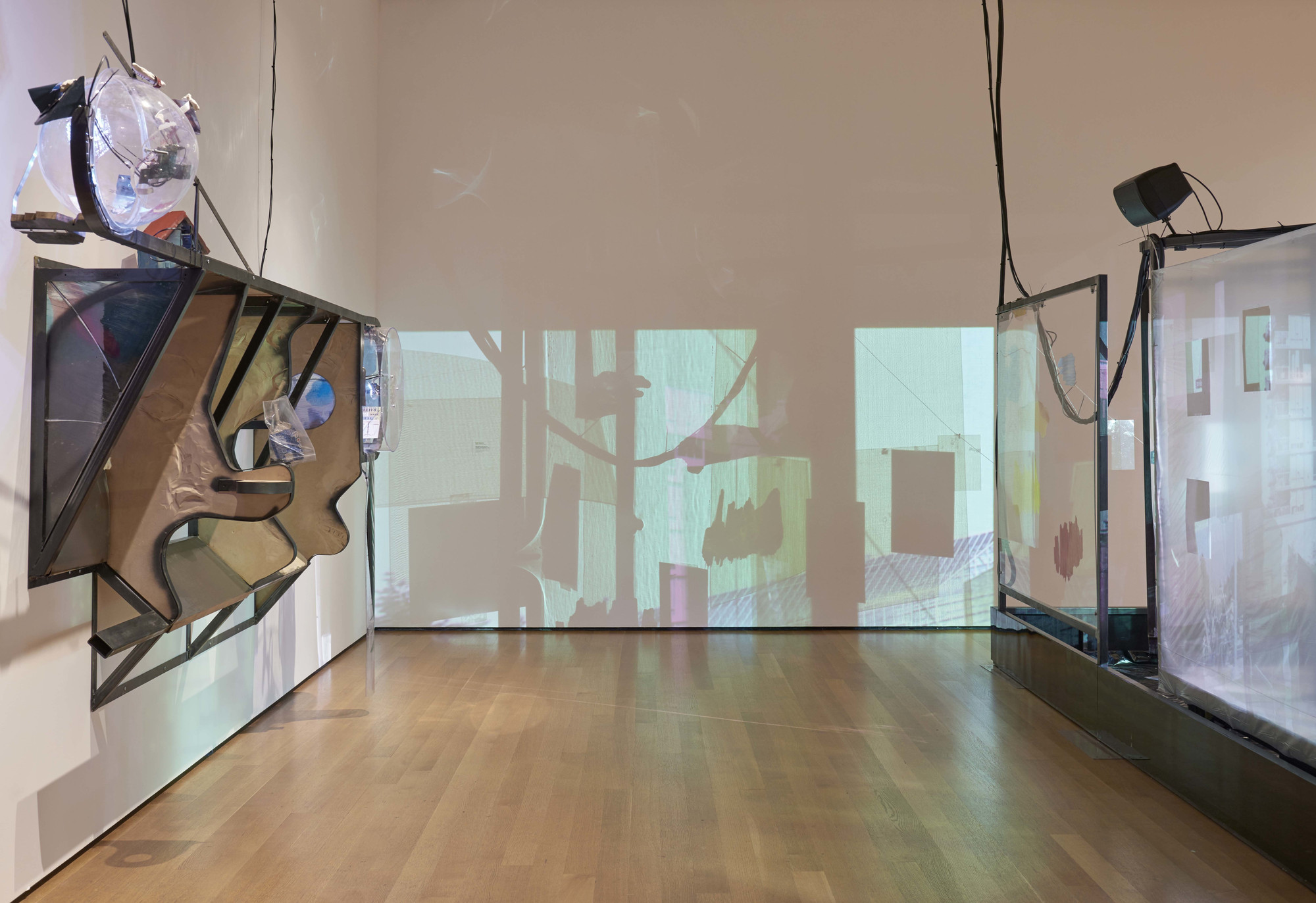 Neïl Beloufa. High definition and objectives: expansion and transparency. 2016