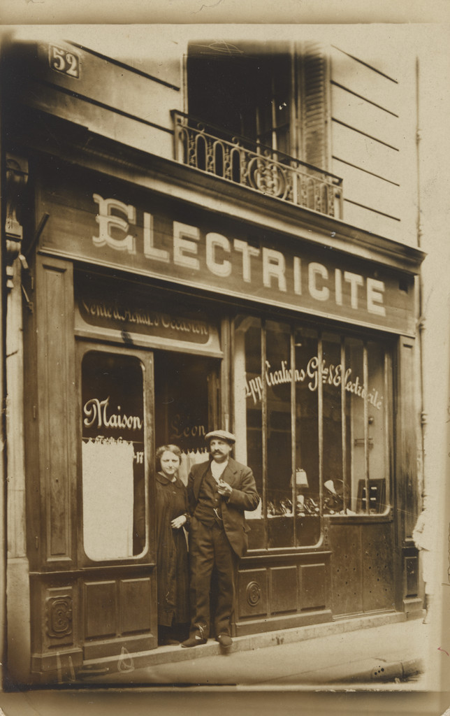 Maison Léon, Électricité, 52, rue des Dames, Paris