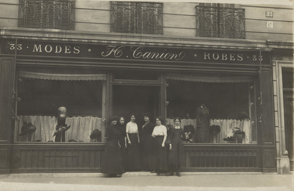 Modes - robes, Paris