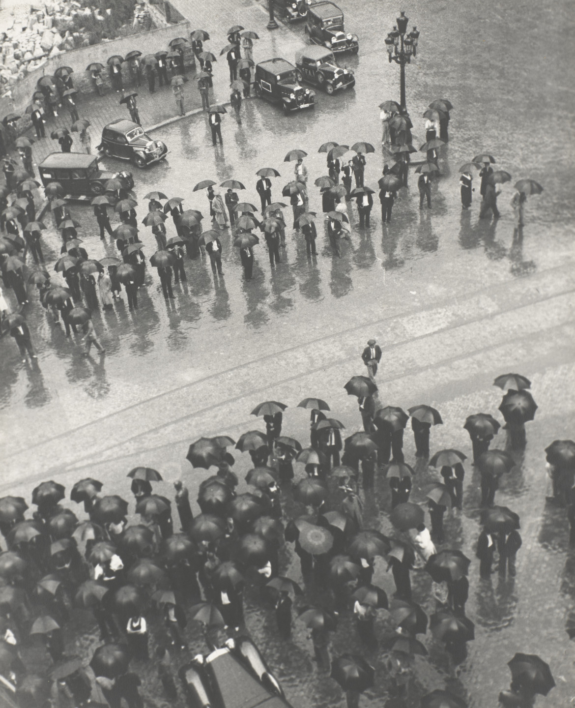 Kati Horna. Los Paraguas, mitin de la CNT (Umbrellas, Meeting of the CNT), Spanish Civil War, Barcelona. 1937