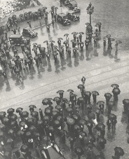 Los Paraguas, mitin de la CNT (Umbrellas, Meeting of the CNT), Spanish Civil War, Barcelona