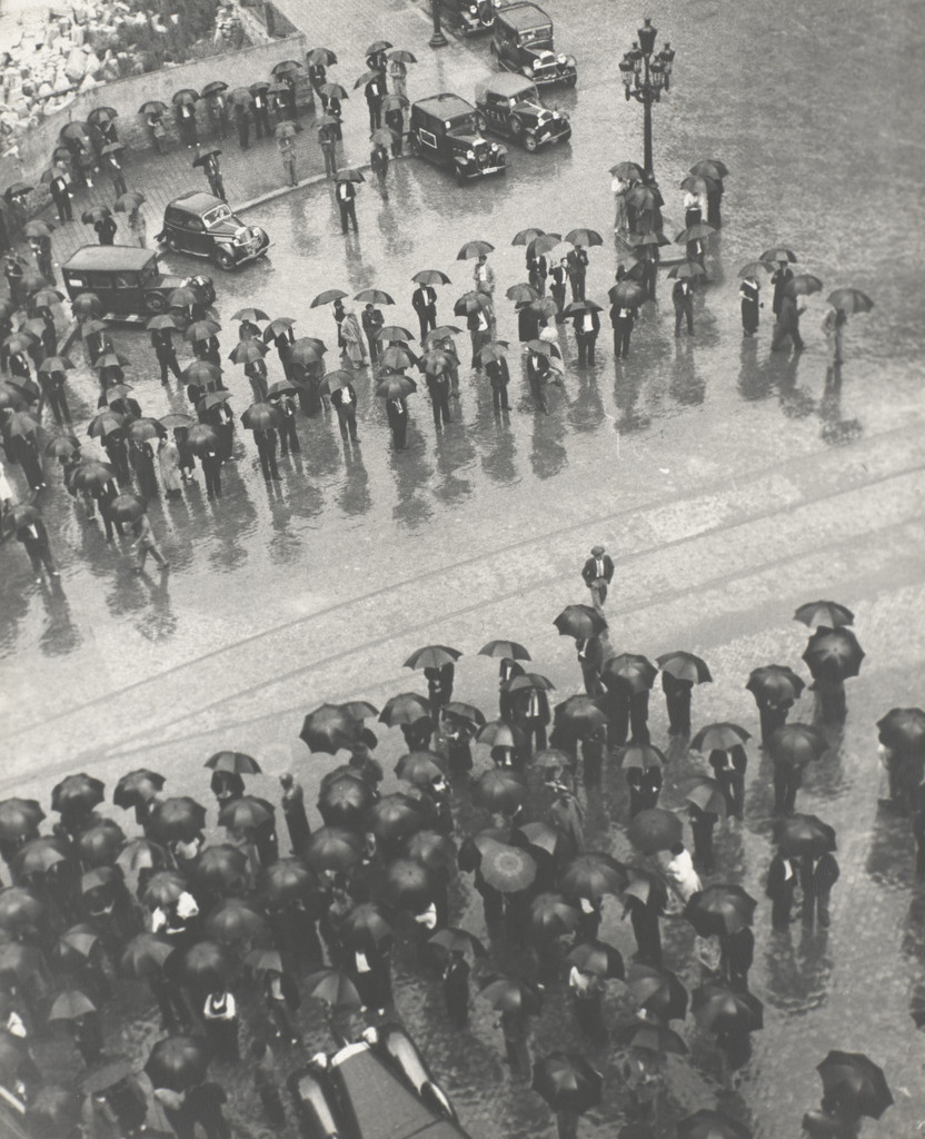 Los Paraguas, mitin de la CNT (Umbrellas, Meeting of the CNT), Spanish Civil War, Barcelona