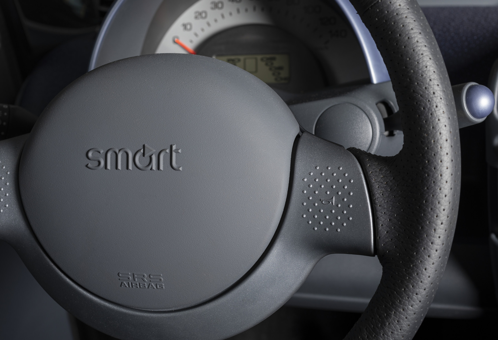 Micro Compact Car Smart GmbH, Renningen, Germany, and Hambach, France. Smart Car ("Smart & Pulse" Coupé). Designed 1998 (this example 2002)