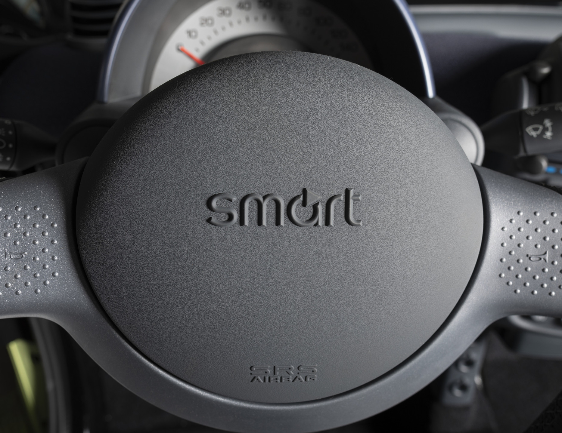 Micro Compact Car Smart GmbH, Renningen, Germany, and Hambach, France. Smart Car ("Smart & Pulse" Coupé). Designed 1998 (this example 2002)