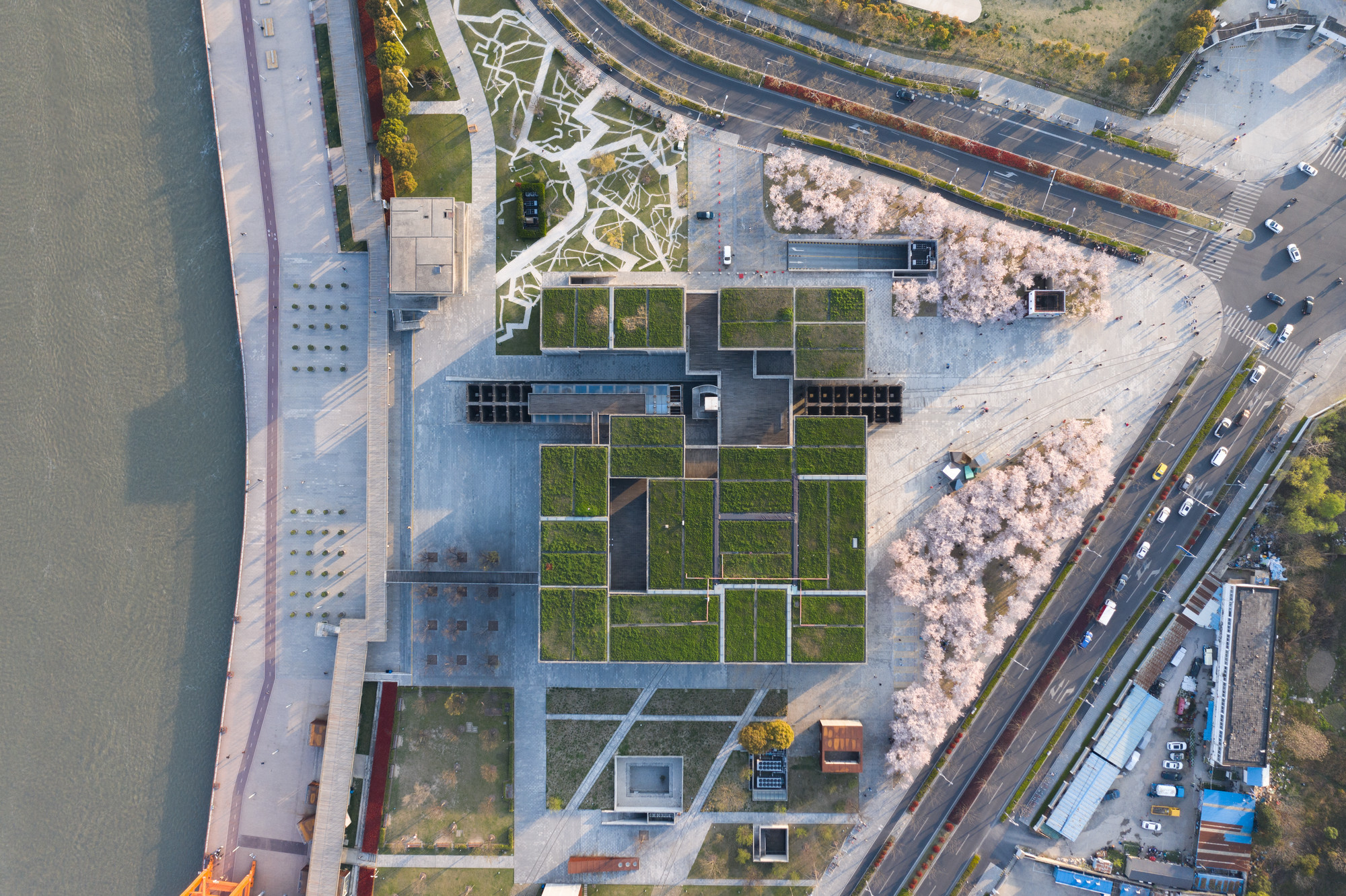 Liu Yichun, Chen Yifeng, Tian Fangfang. Long Museum West Bund, Shanghai, China. 2012–2013