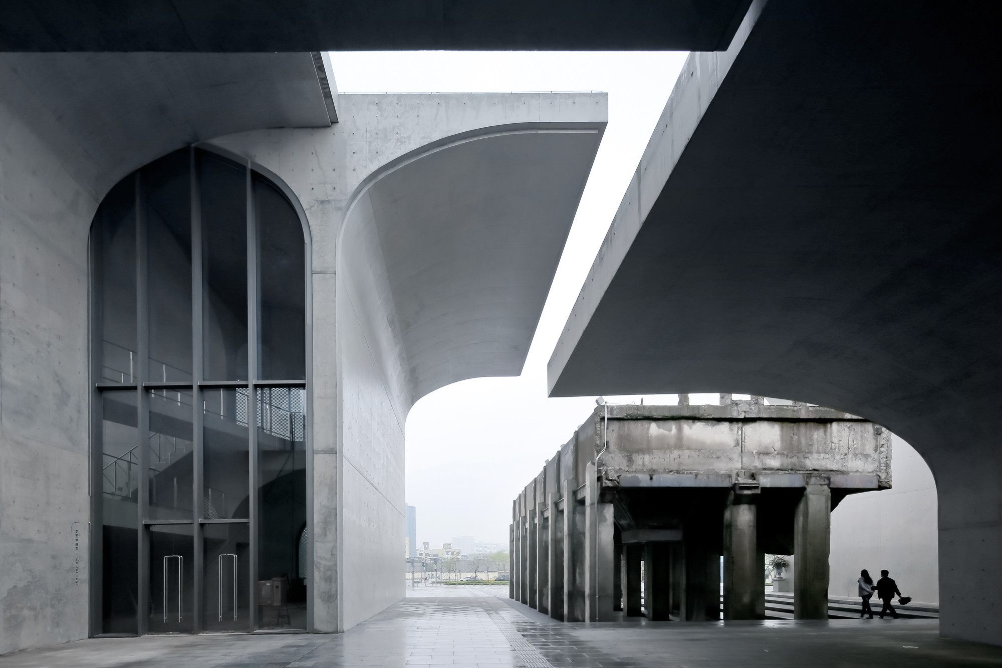 Liu Yichun, Chen Yifeng, Shengliang Su. Long Museum West Bund, Shanghai, China. 2011–2014