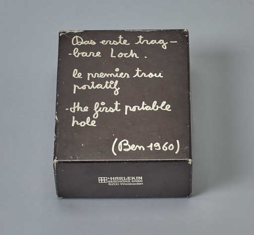 The First Portable Hole (Le Premier trou portatif)