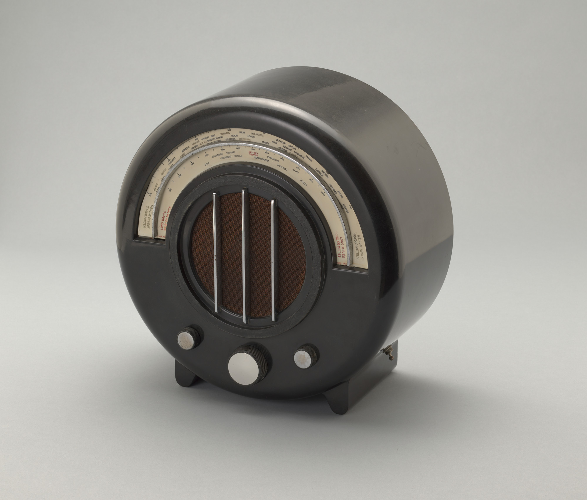 Wells Coates. Radio (model AD-65). 1932 | MoMA