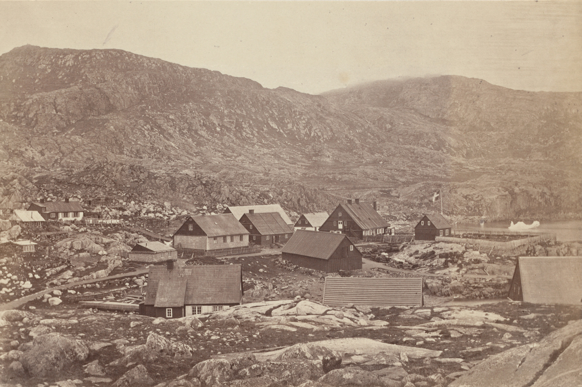 George P. Critcherson, John L. Dunmore, William Bradford. "View of Julianeshaab"