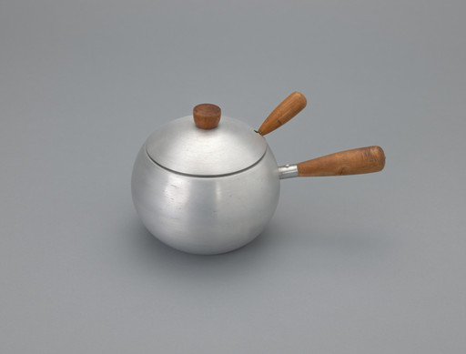 Small pot with lid and ladle