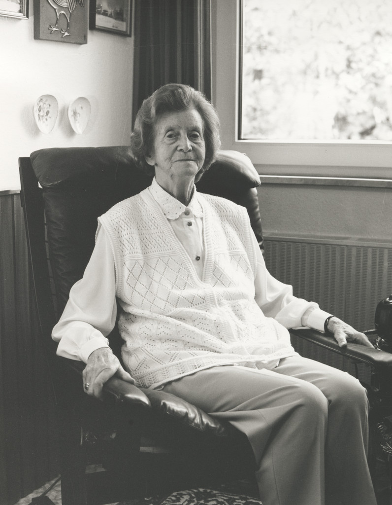 100 Years, Hans-Peter Feldmann, 2001
