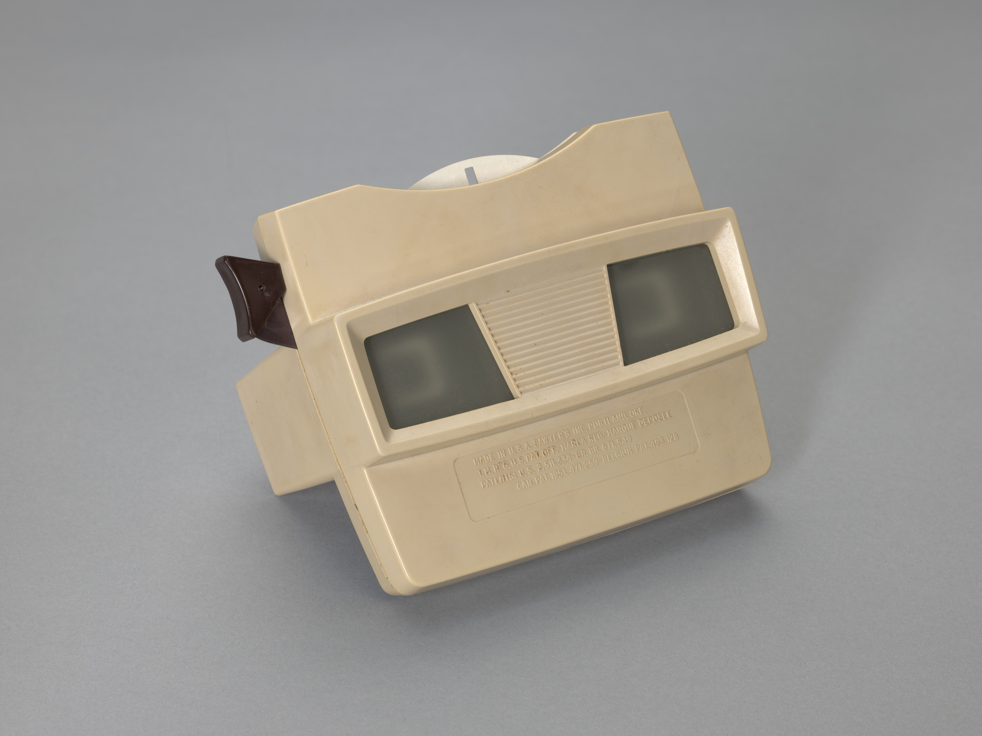 Charles Harrison. View-master (model G). 1962