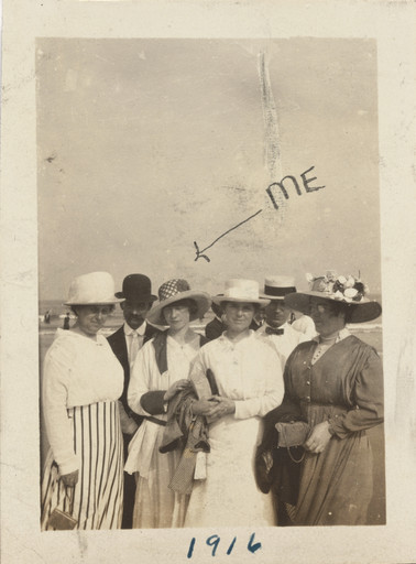 Unidentified photographer. Untitled. 1915 and 1916