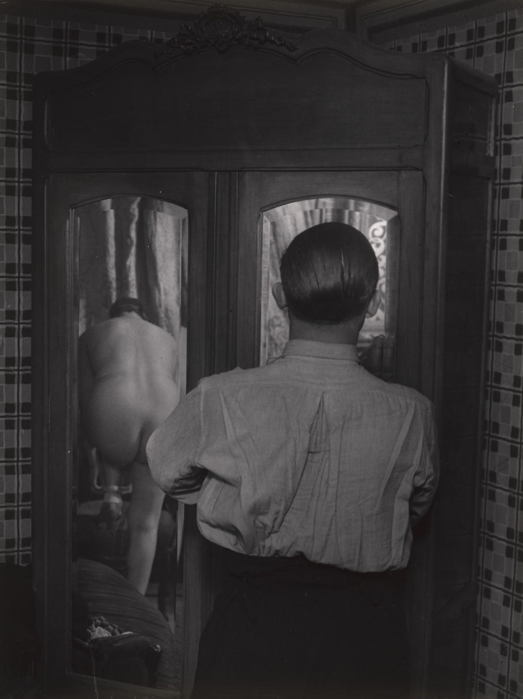 Brassaï (Gyula Halász). L&#39;armoire à glace, rue Quincampoix, Paris. 1932