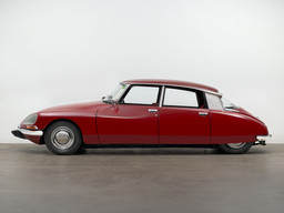 Flaminio Bertoni, André Lefèbvre, Paul Magès, Robert Opron. DS 23 sedan. designed 1954-1967 (this example 1973)