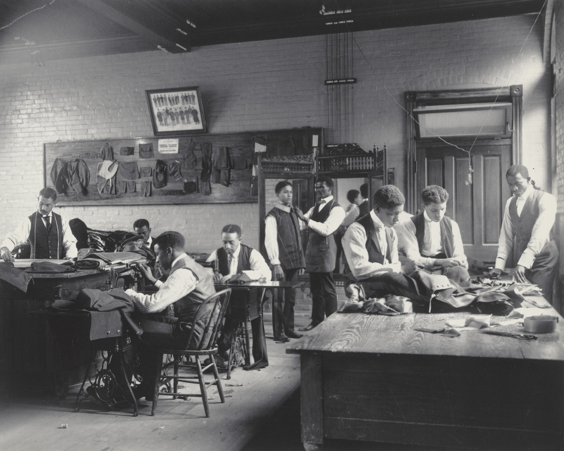 Frances Benjamin Johnston. Tailor boys at work. 1899-1900