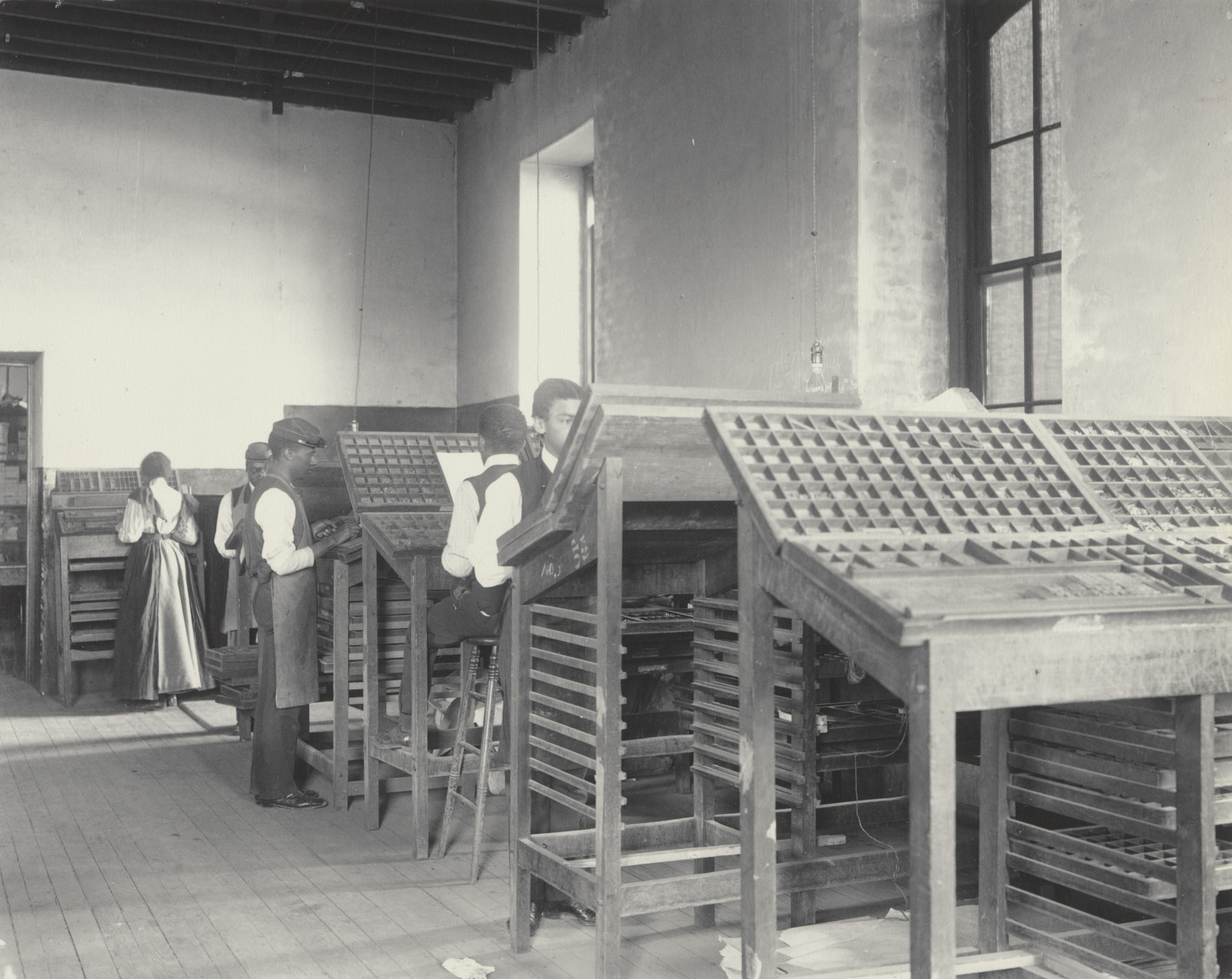 Frances Benjamin Johnston. Printing. Compositors at work
