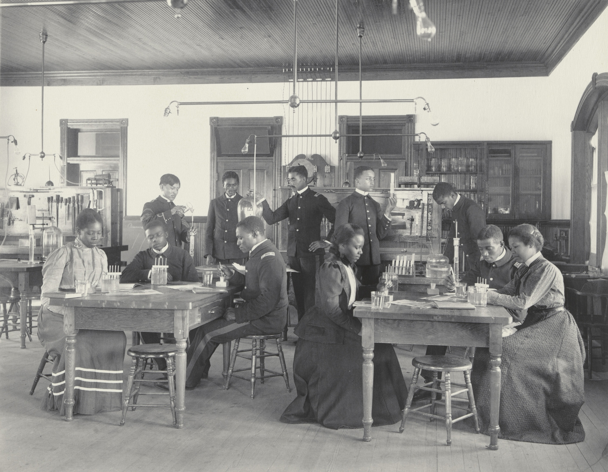 Frances Benjamin Johnston. Physics. Seniors studying osmose