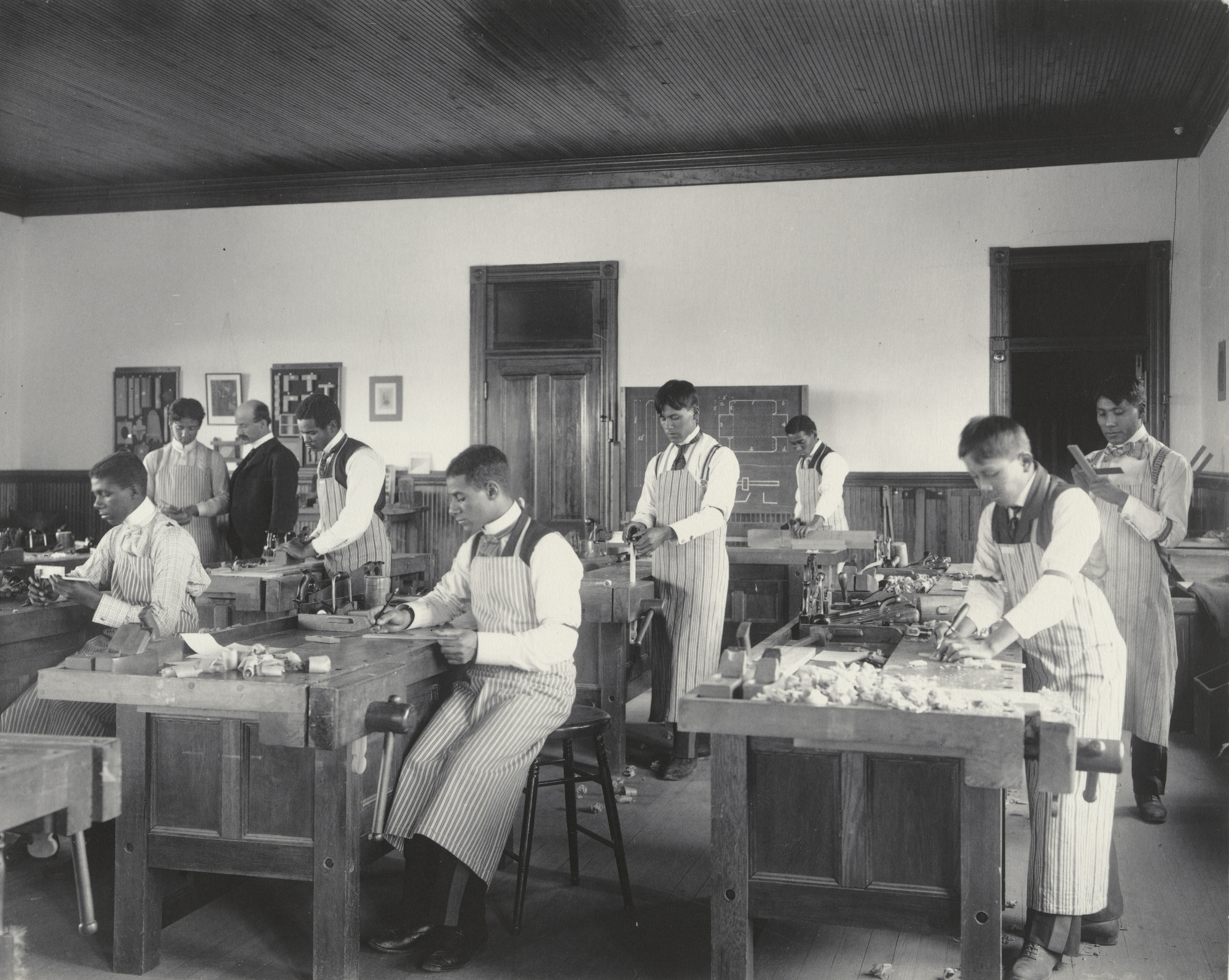Frances Benjamin Johnston. Class in manual training. Wood work