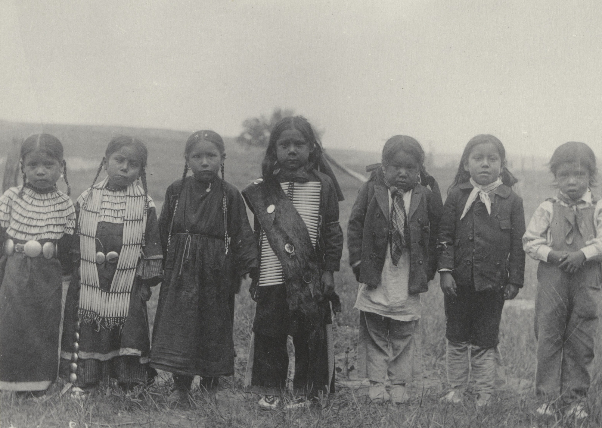 Frances Benjamin Johnston. Seven little Sioux Indians. Children of uneducated parents