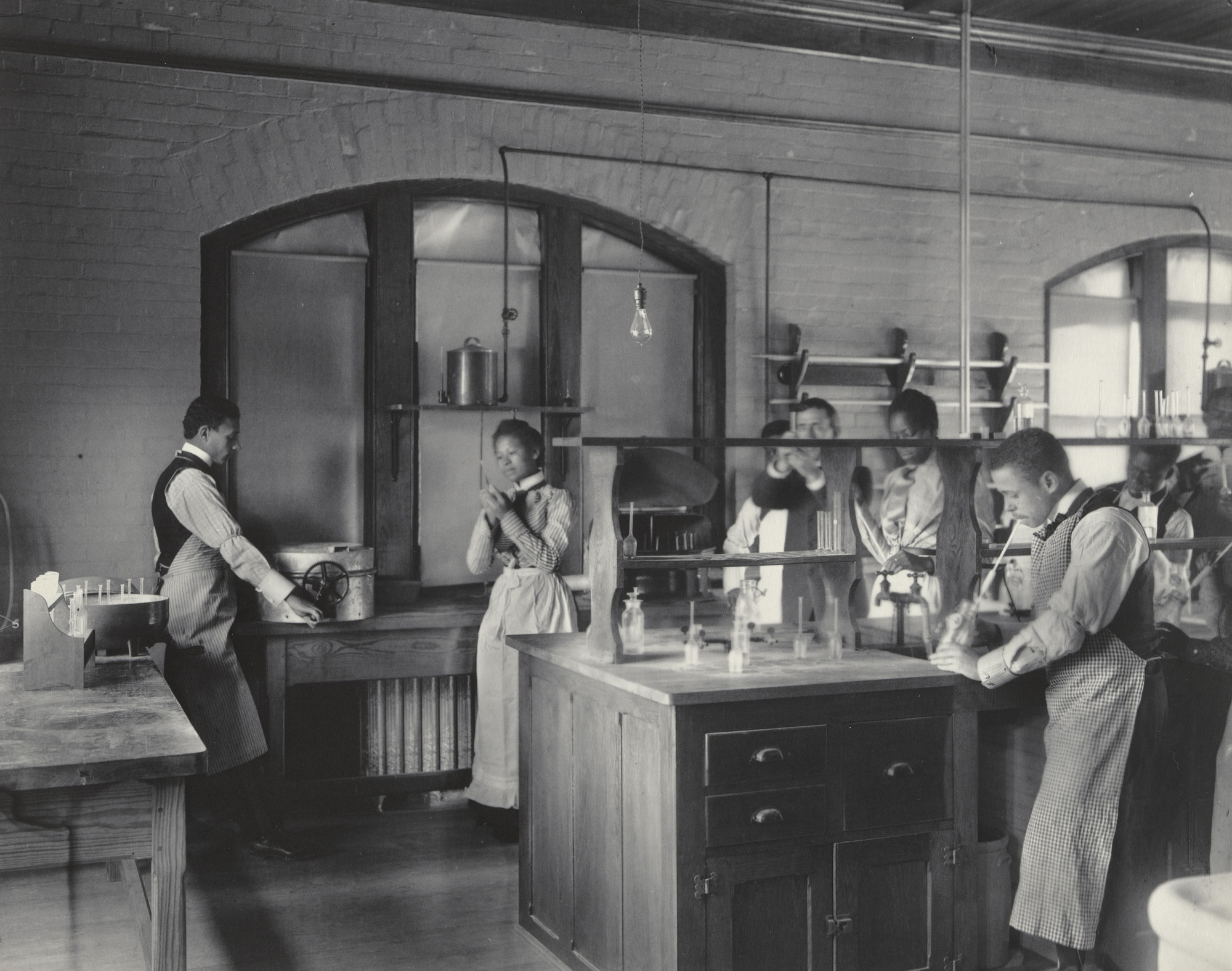 Frances Benjamin Johnston. Agriculture. Chemistry. Inspection of milk by the Babcock test