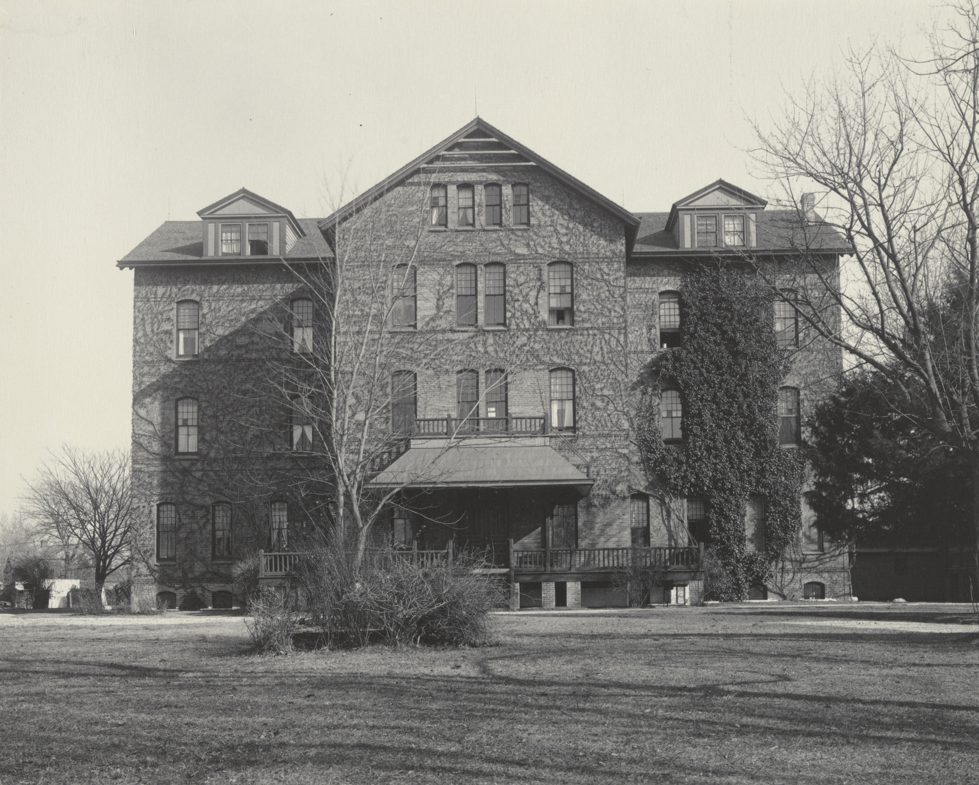 Frances Benjamin Johnston. Winona. Dormitory for Indian girls and teachers
